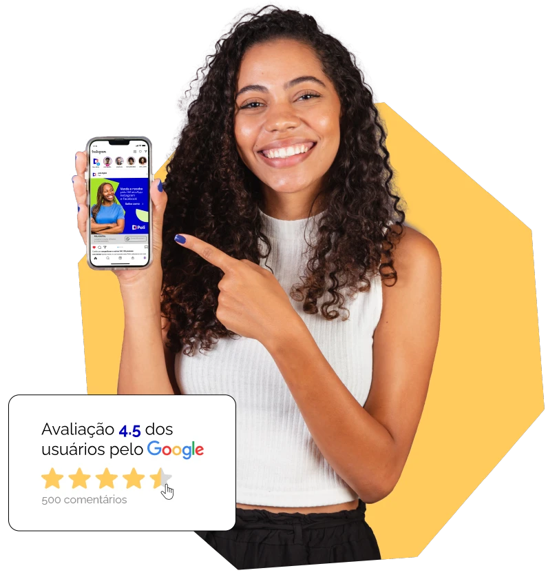 Mulher sorridente apontando para o celular que exibe uma avaliação de 4.5 estrelas pelo Google com 500 comentários.