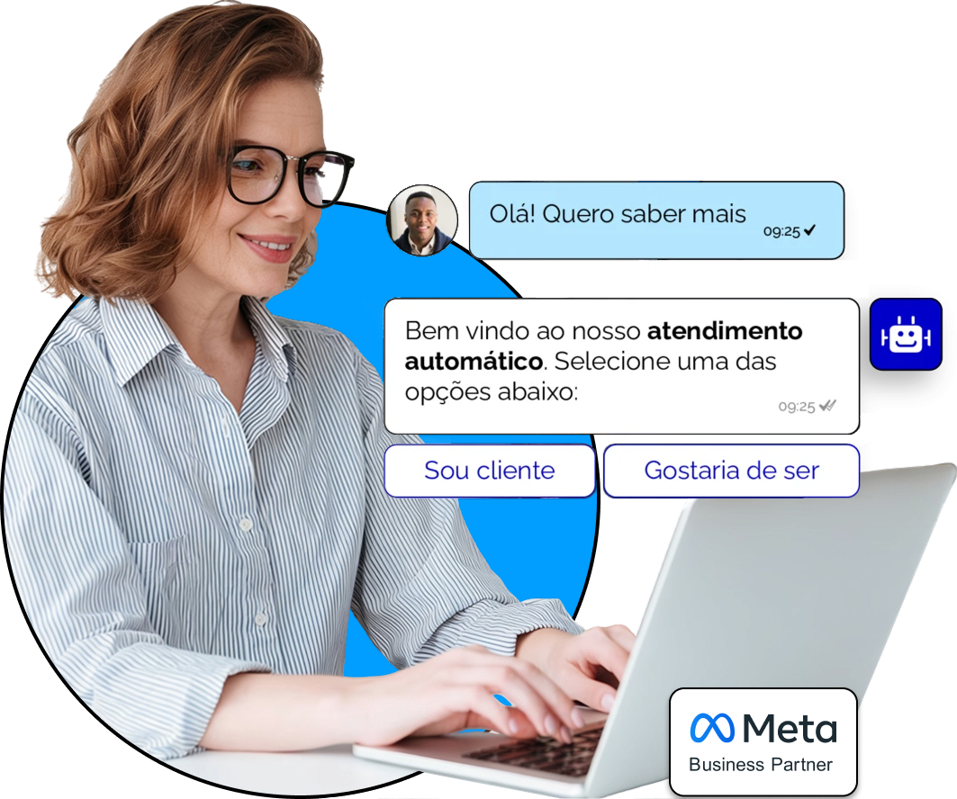 Mulher com óculos usando notebook ao lado de balões de mensagens simulando um atendimento automático por chatbot.